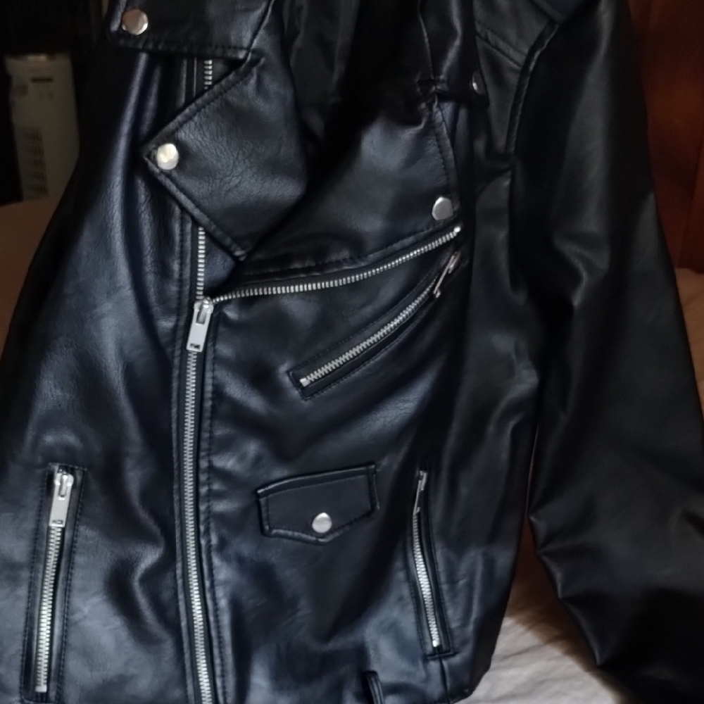 Love Tree Black Faux Leather Motorcycle Jacket - Picture 5 of 12